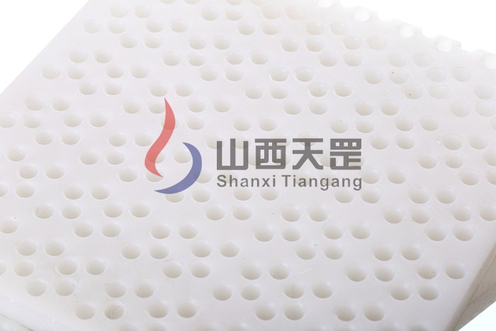 模塊化托盤(pán)輸送線皮帶墊條在電子工業(yè)中的特殊需求和適配措施